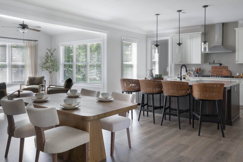 Open home design with dining area, sitting area, and kitchen