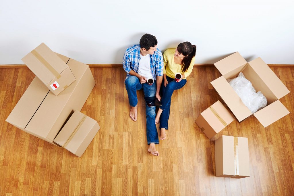 Declutter while you're moving into a new home Warren Goldswain 123rf