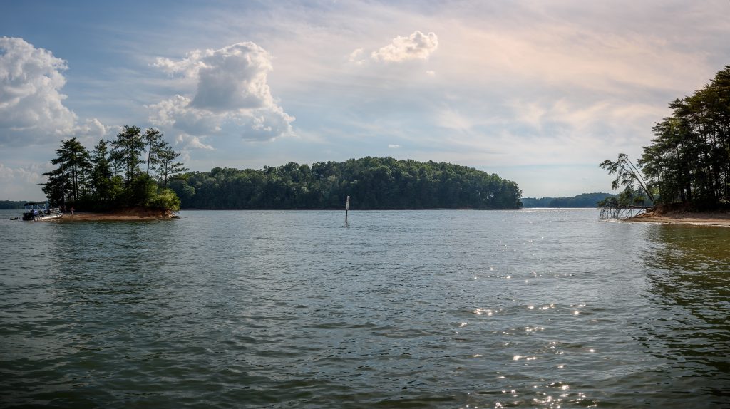 Lake Lanier, a water attraction close to Kerley Family Homes Rodolfo Gimenez 123rf