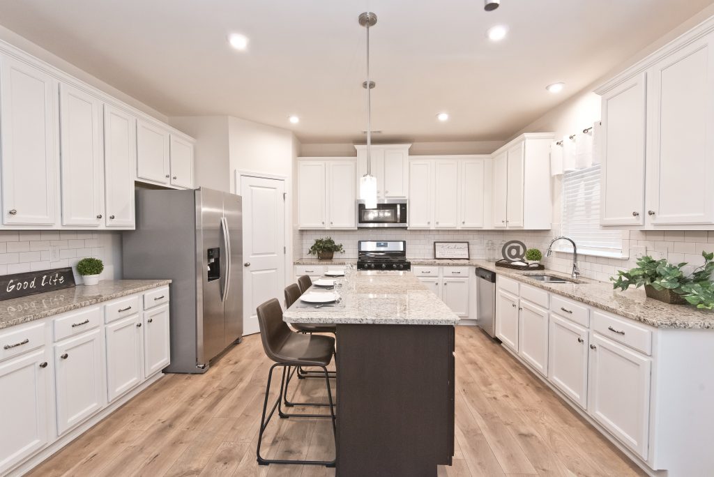 A u-shaped kitchen style in Chimney Hill