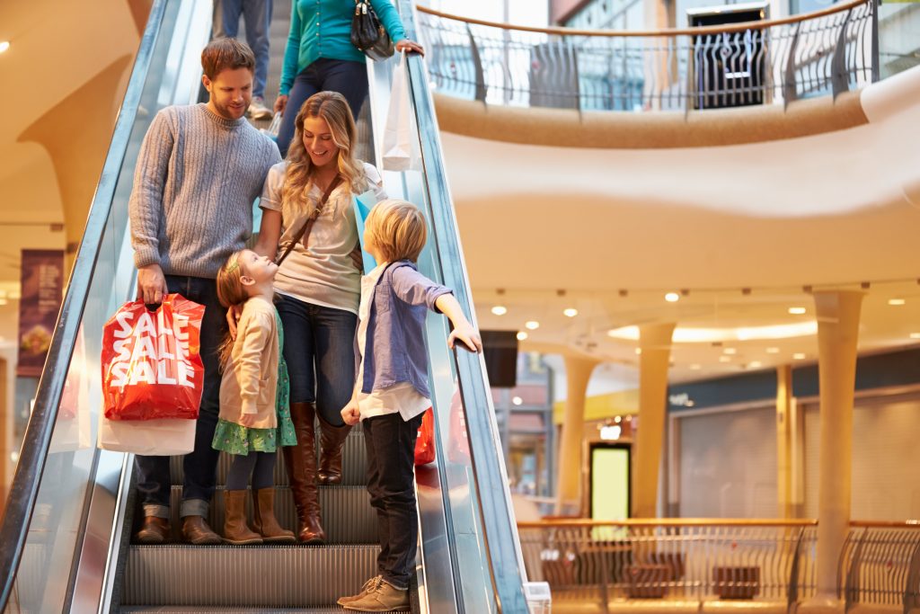 family in mall stockbroker© 123rf