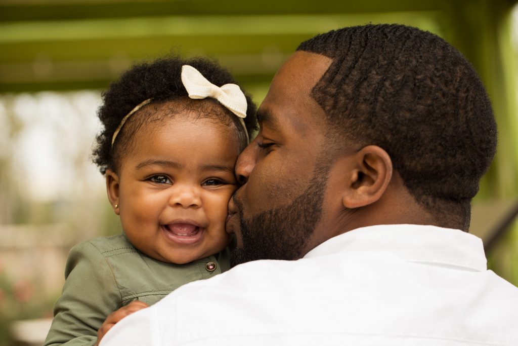 father kissing child digitalskill © 123rf