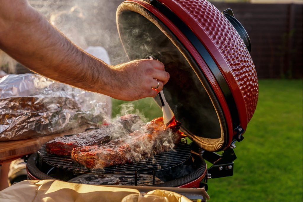 A backyard grill RasaBasa © Shutterstock