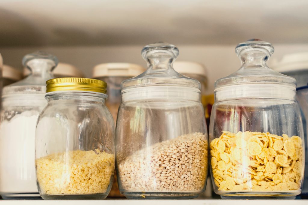 Glass canisters containing food in an organized pantry Irina Safonova© Shutterstock