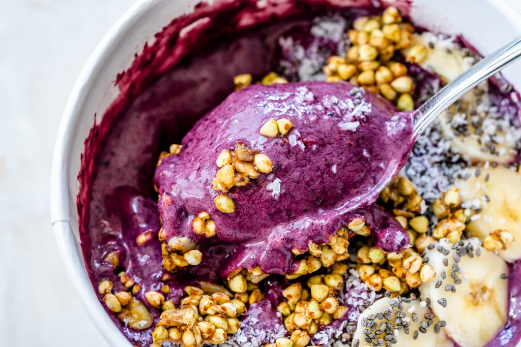 Fruit acai bowl by Alp Aksoy© Shutterstock