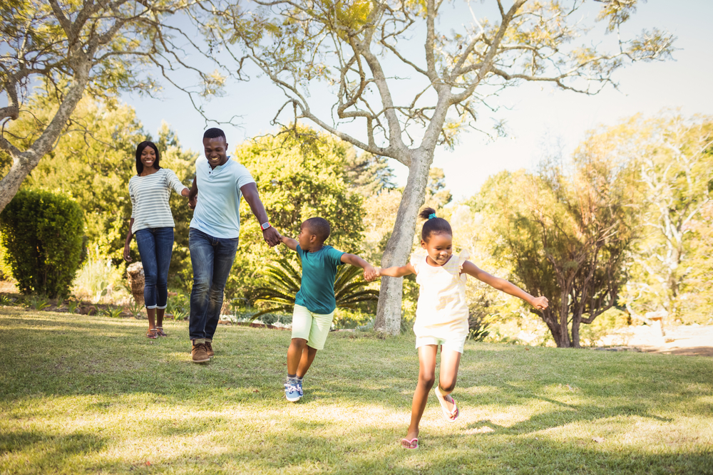 Family playing outside in South Fulton ©wavebreakmedia