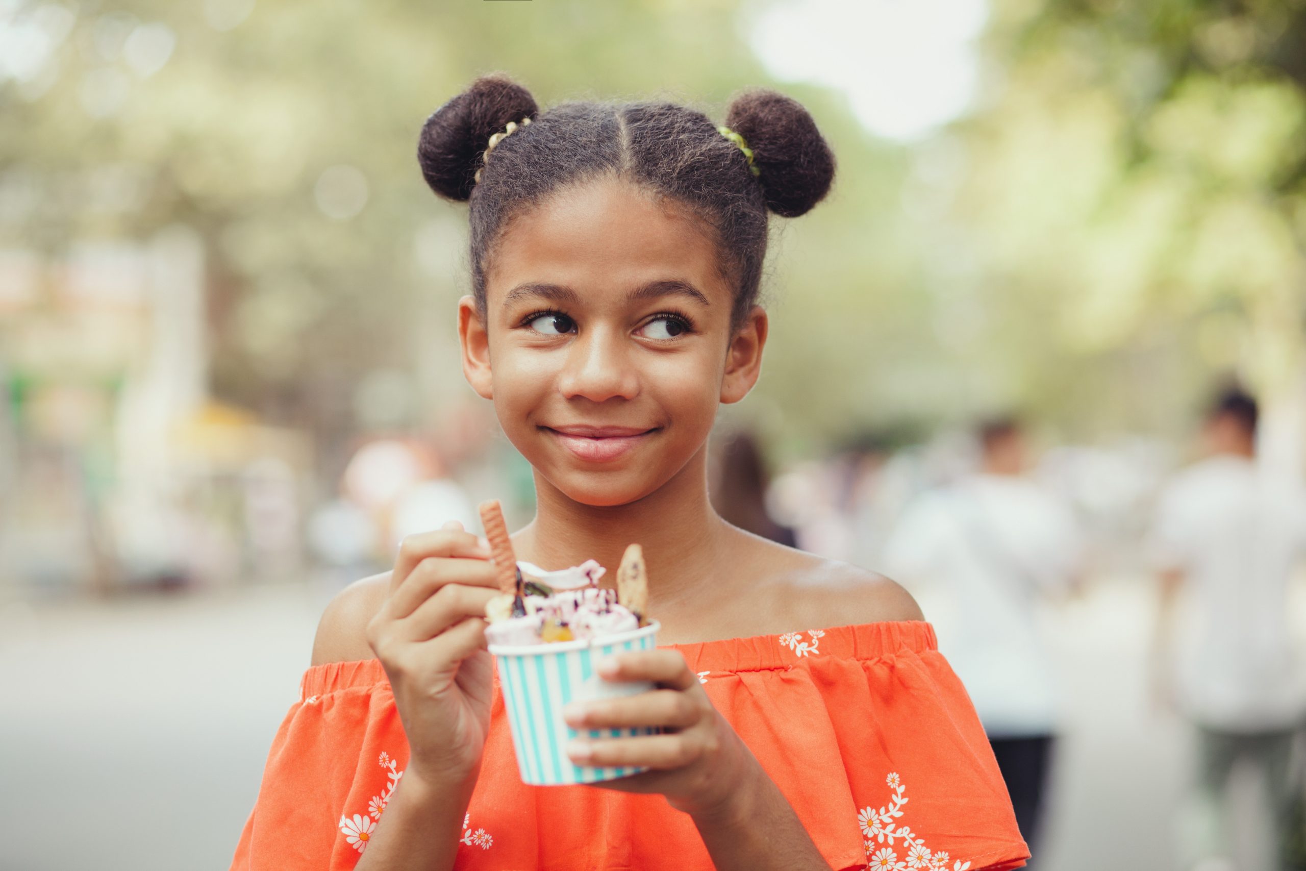 Girl eating frozen yogurt at Yogli Mogli in Kennesaw ©AmeliaFox