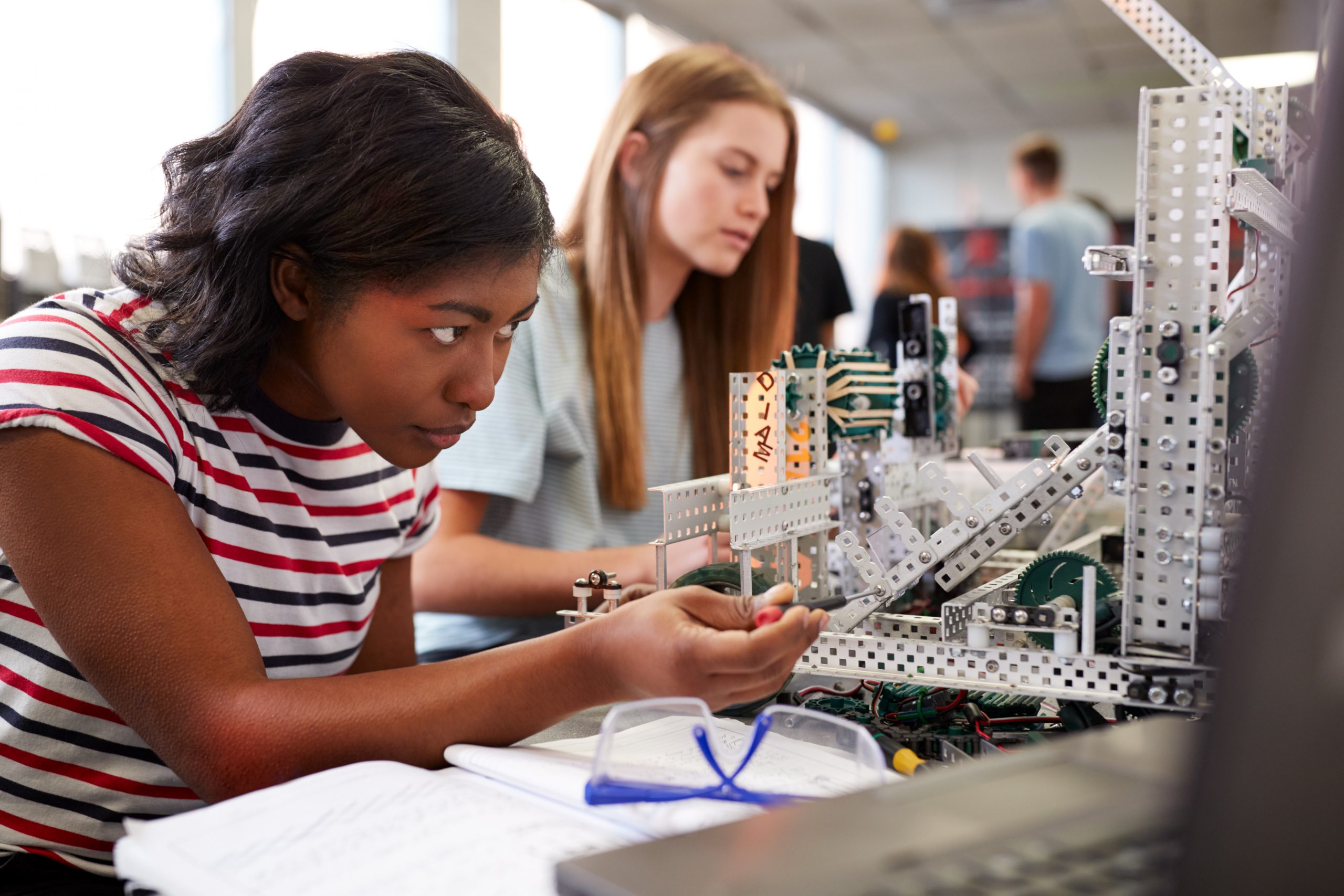 Student building robot in a classroom ©Monkey Business Images