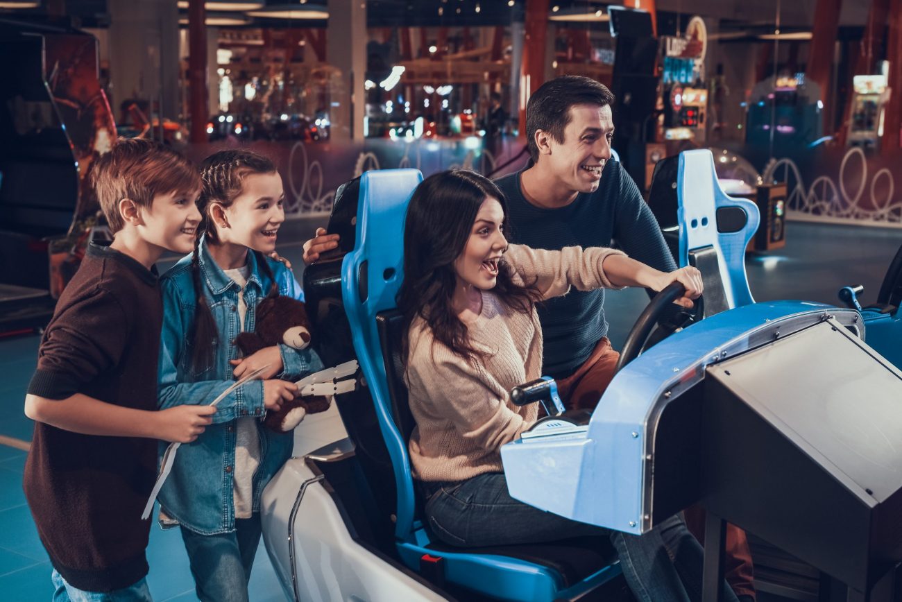 Family playing at arcade in Mableton ©Freeograph