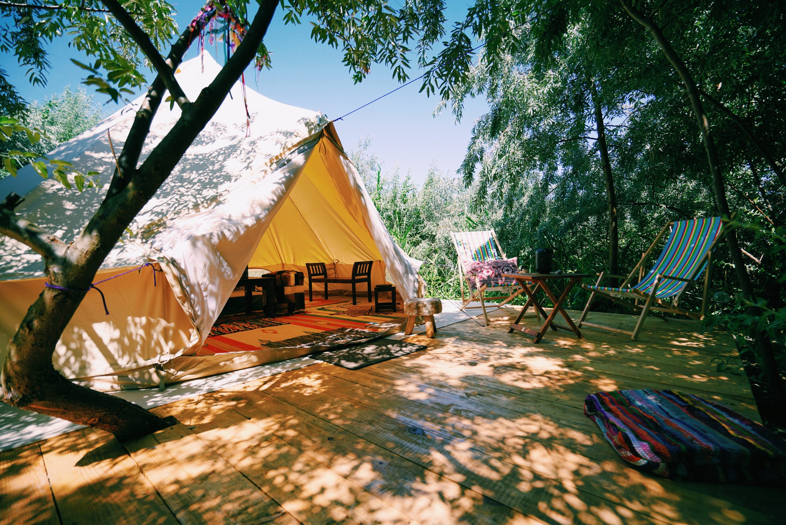 Camping tent setup © Moise Sebastian