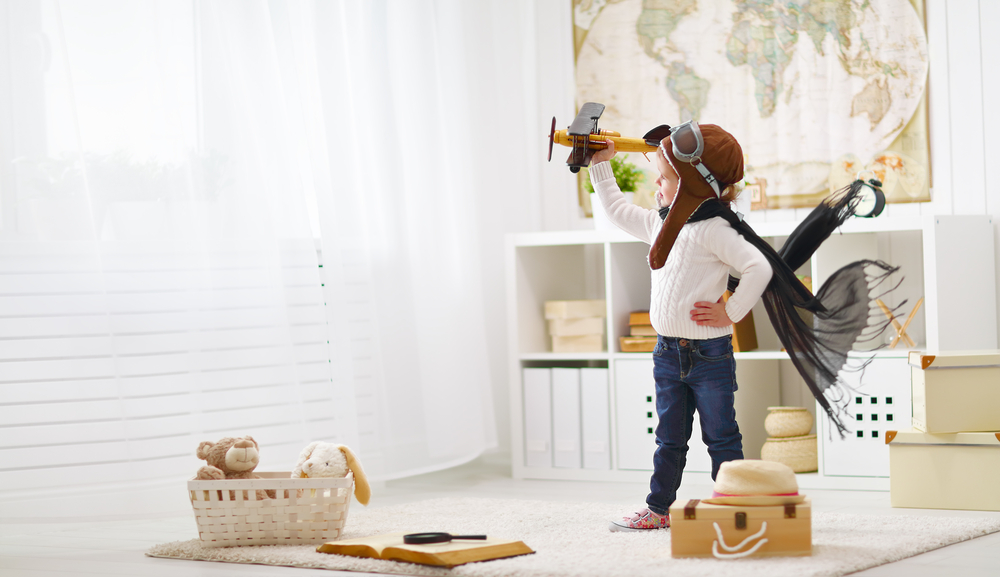 Kid playing in flex space playroom ©Evgeny Atamanenko