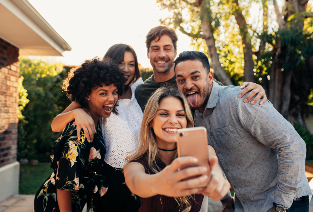 Housewarming party selfie with friends ©Jacob Lund