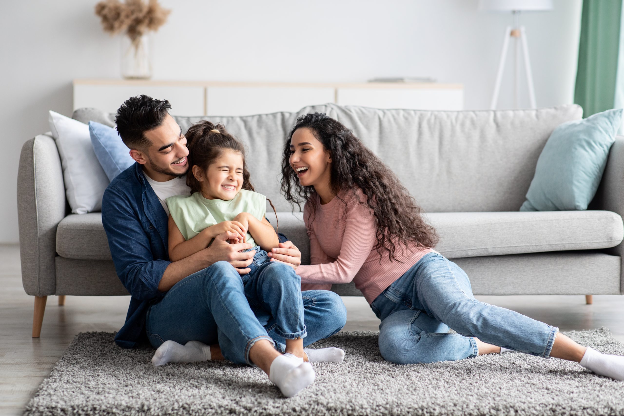 Parents with their daughter at home ©Prostock-studio