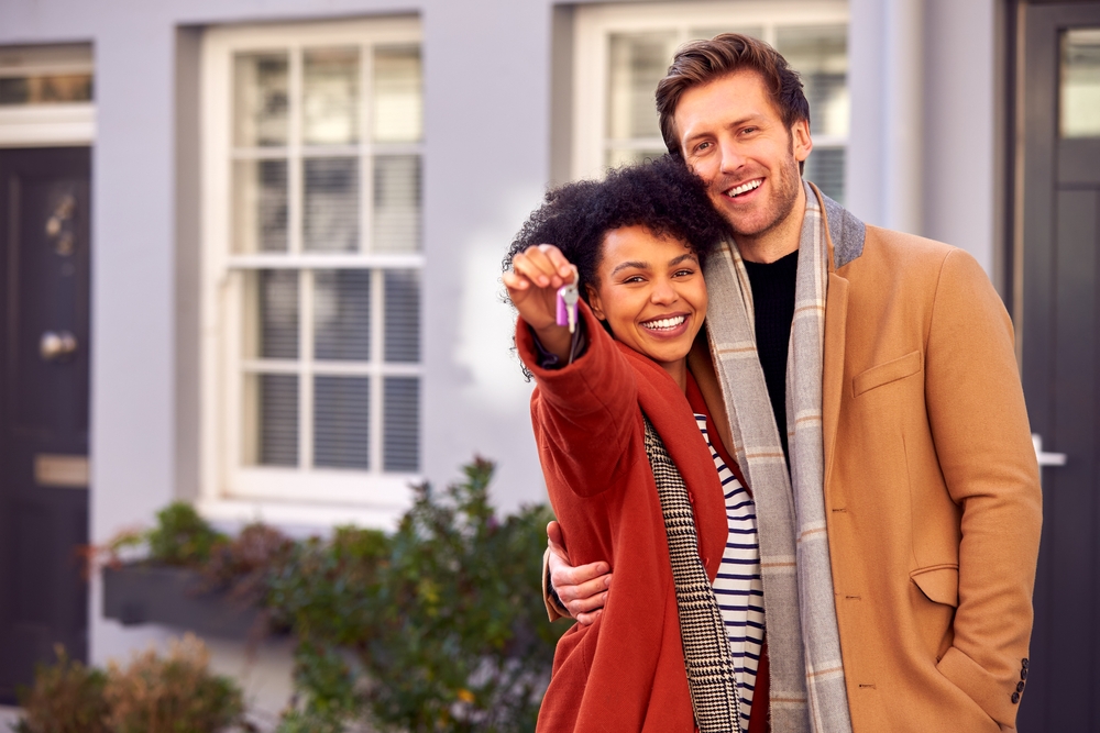 Couple Moving in for the Holidays ©Monkey Business Images