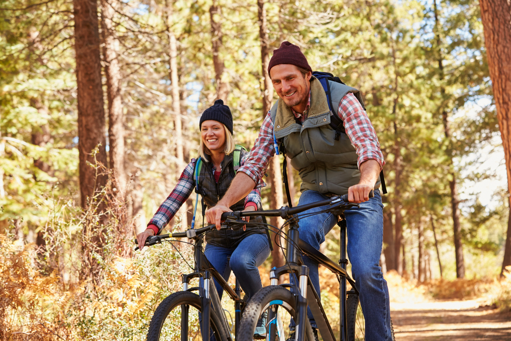 Couple biking on a trail ©Monkey Business Images