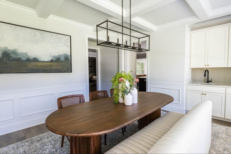 Modern dining room in a farmhouse-style cozy home