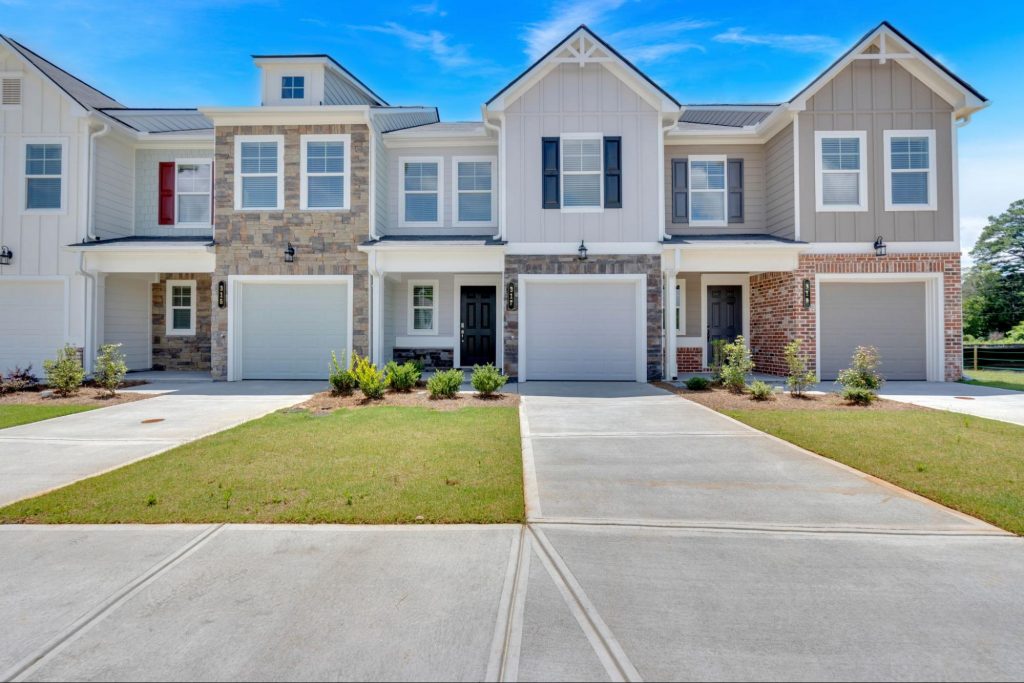 New townhomes in Village Green, a new construction community in Adairsville 
